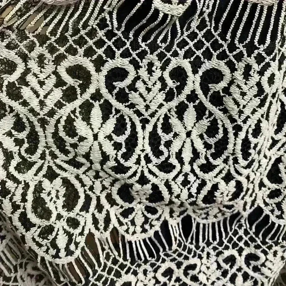 Altar’d State Sleeveless A-line Cream Laced Dress with Black Lining Size XS - Picture 3 of 8